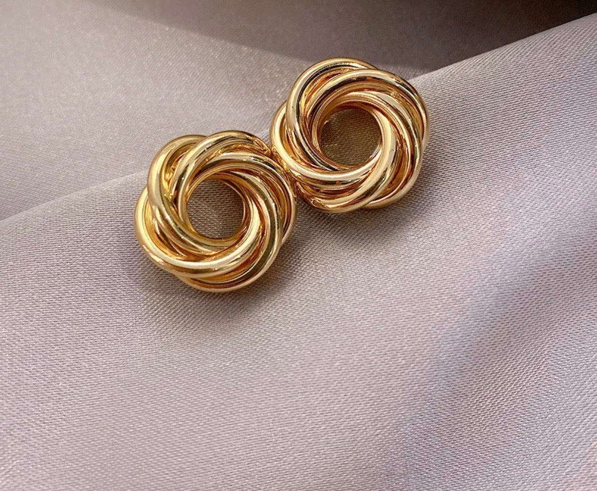 Retro c shaped solid colour metal women’s earrings